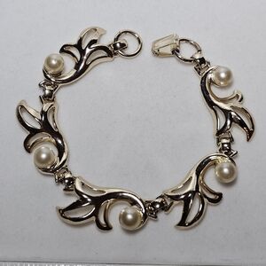 Vintage Gold-Tone Pearl Link Bracelet